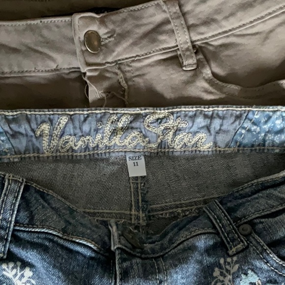 Bundle of four items three shorts and one tank all fit size medium or 7 to 9 - Picture 8 of 10